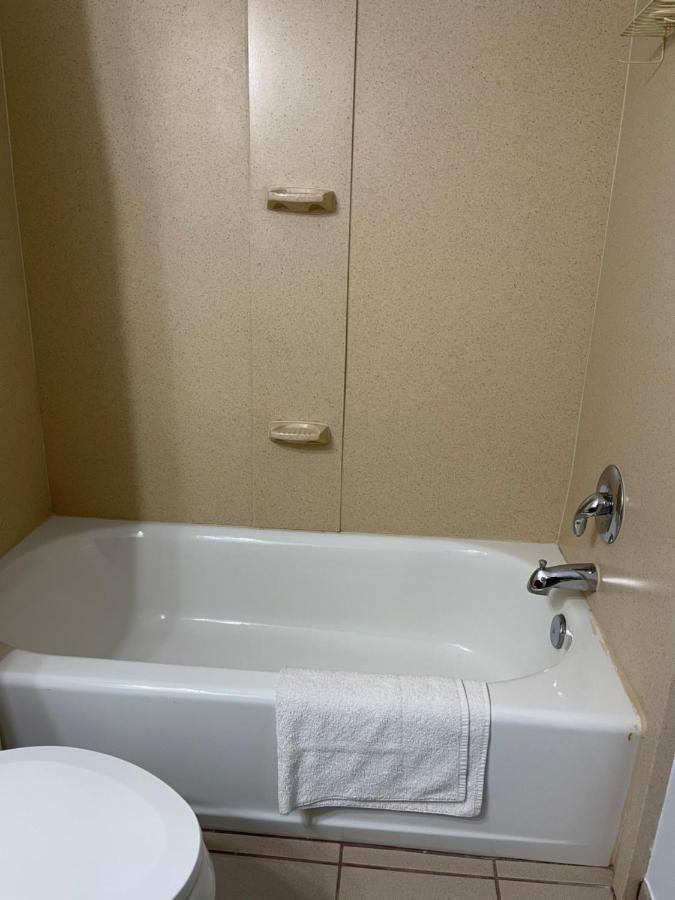 Budget Inn Temple Hills Extérieur photo