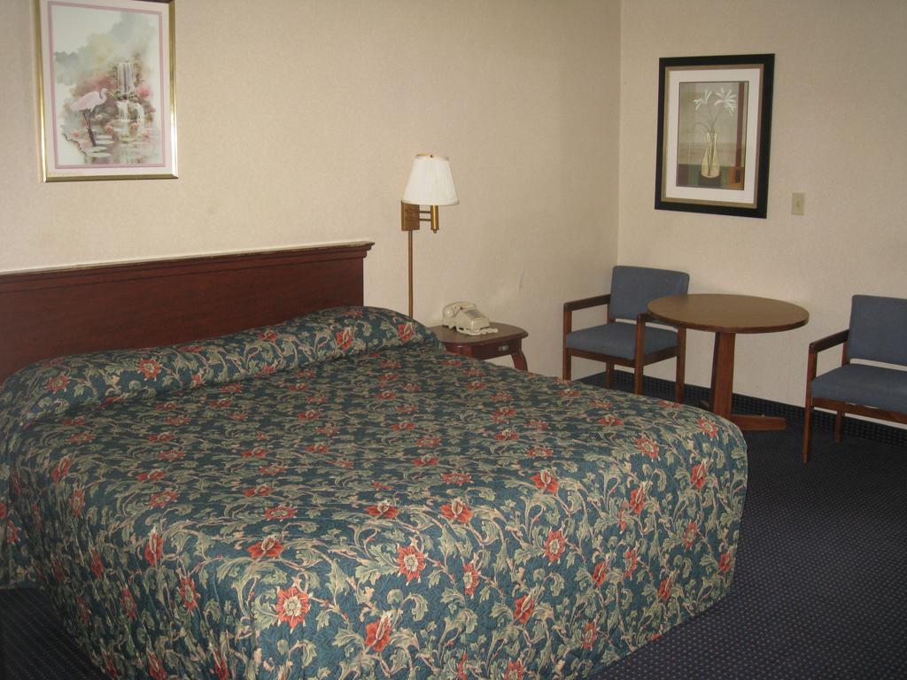 Budget Inn Temple Hills Extérieur photo